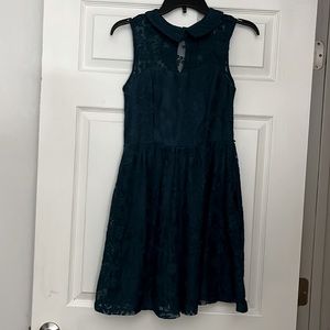 WORN ONCE JUNIORS TEAL SLEEVELESS KNEE LENGTH DRESS : SIZE MEDIUM